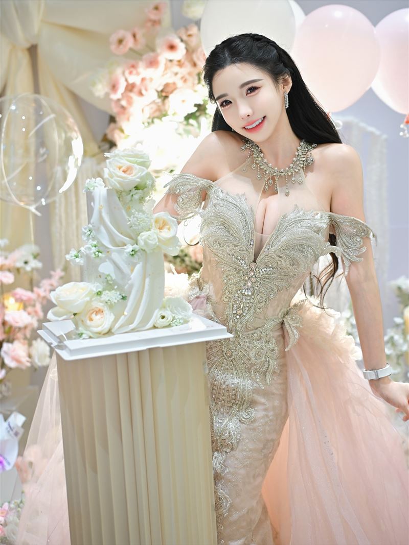 藍星蕾開心慶生。（圖／翻攝自藍星蕾臉書）