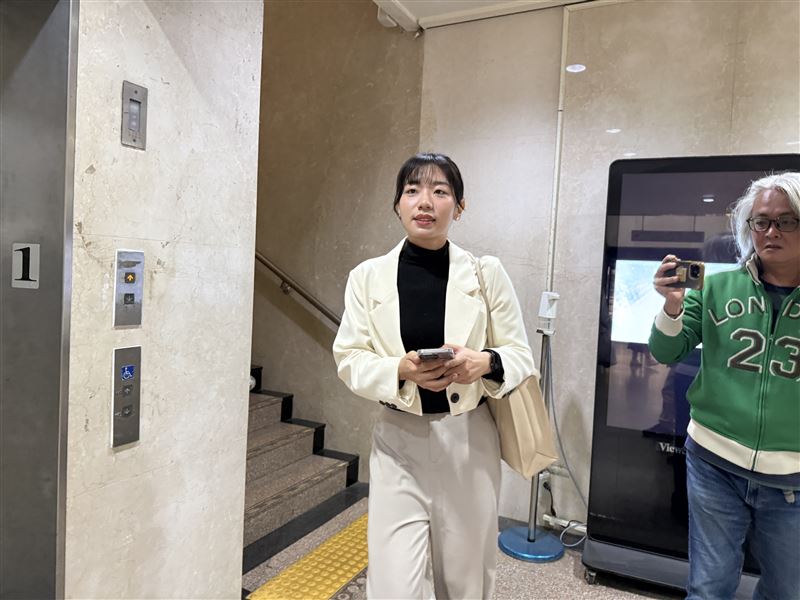 為幽靈罷免案聲援黃呂錦茹，楊智伃被控涉嫌違反集遊法，訊後請回。（圖／翻攝畫面）