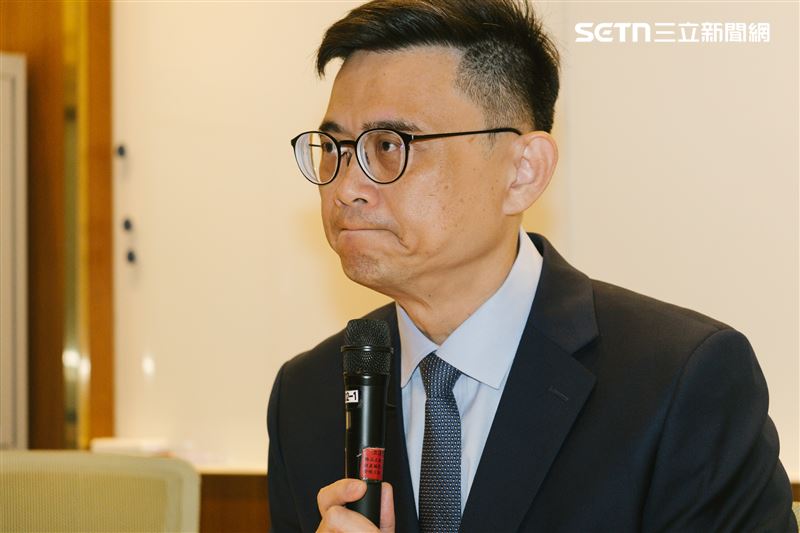 兒子涉及校園霸凌，賴瑞隆表示相當自責，自己會檢討。（圖／記者楊士誼攝影）