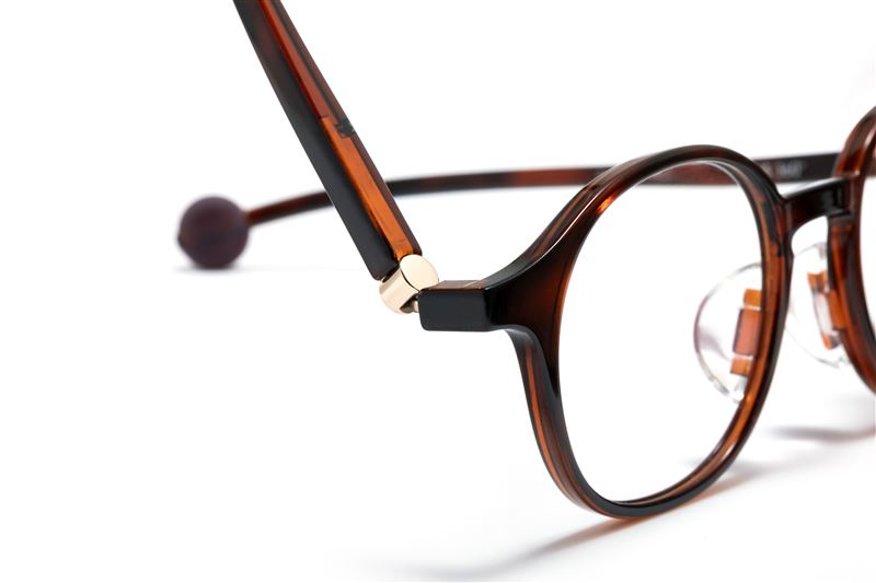 JINS獨家開發搭載「全方位活動鉸鏈」(圖／JINS提供)