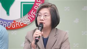 民進黨發言人吳崢、立委陳培瑜、立委郭昱晴今（24）日召開「清廉標準在哪裡？壯促法圖利了誰？」記者會。（圖／民進黨提供)