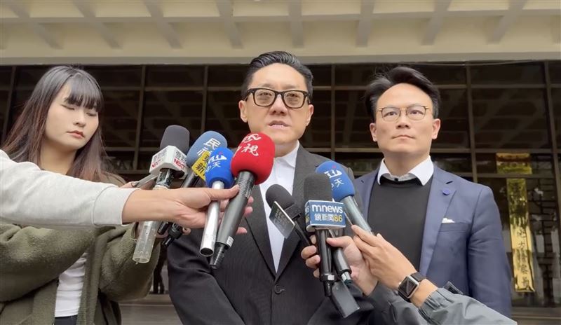 夏天倫受訪時提到，嫌犯找的律師事務所和前妻的律師事務所同一家。（圖／翻攝畫面）