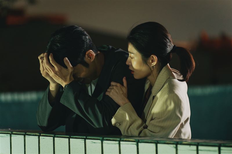 詹子萱（右）陪伴劉以豪。（圖／愛奇藝國際版、壹壹影業提供）