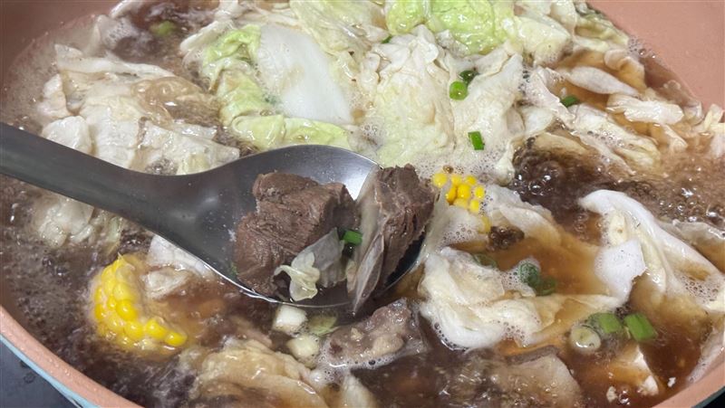 吃羊肉爐加1味！40歲男整夜尿不出來崩潰