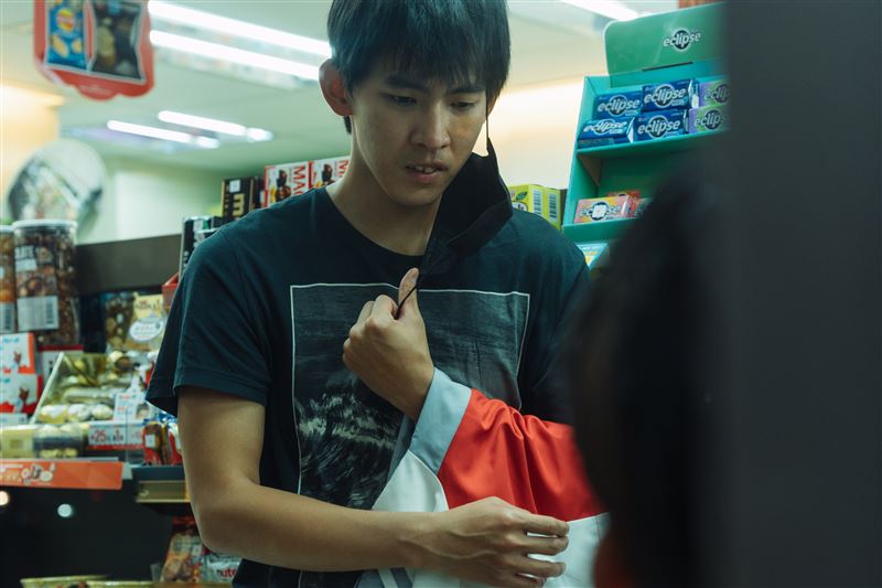 曾向鎮飾演先天唇顎裂患者，長年遭受社會排擠與霸凌。（圖／六魚文創提供）