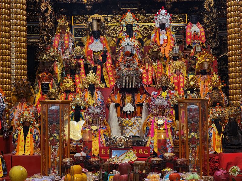 全萬華動都起來了！農曆10月23日是艋舺青山宮《靈安尊王》生日信徒熱鬧為祂請生，4大神蹟震撼曝光（圖／記者鍾志鵬攝影）