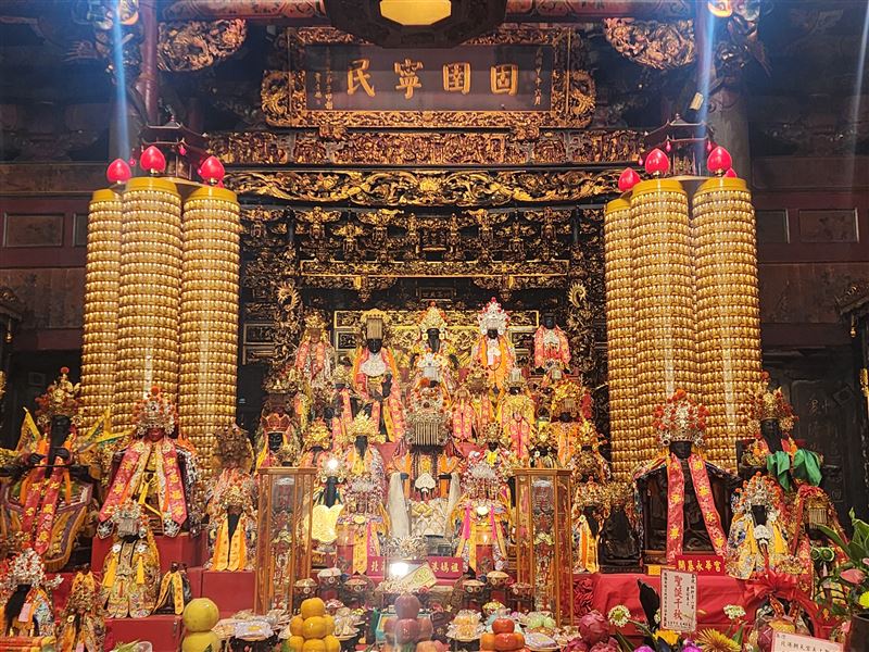 全萬華動都起來了！農曆10月23日是艋舺青山宮《靈安尊王》生日信徒熱鬧為祂請生，4大神蹟震撼曝光（圖／記者鍾志鵬攝影）