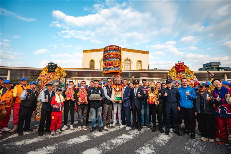 全萬華動都起來了！農曆10月23日是艋舺青山宮《靈安尊王》生日信徒熱鬧為祂請生，4大神蹟震撼曝光（圖／《青山宮》提供）