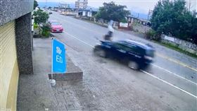 宜蘭,冬山鄉,恍神,車禍,逆向,機車騎士。（圖／翻攝畫面）