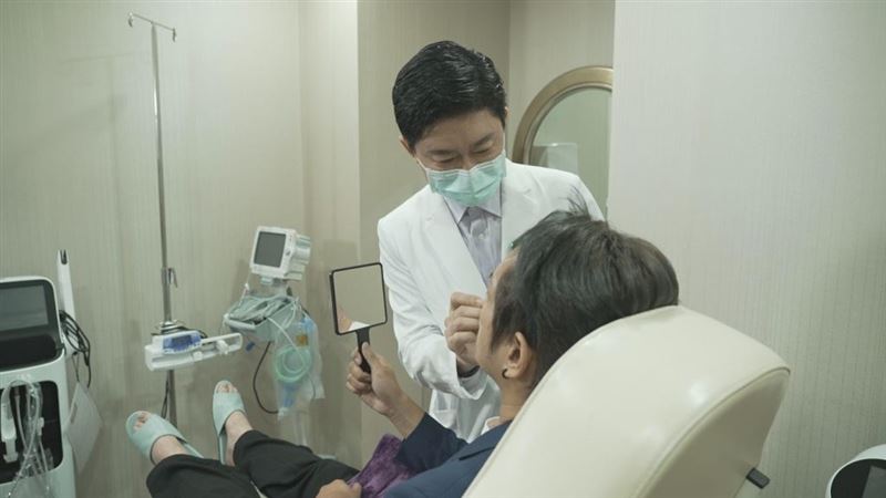 郭綻洋指出，過去愛美人士想增加臉部澎潤程度，會聯想到使用玻尿酸填充劑，事實上，施打過多反而使臉部形成「虛胖感。」（圖／晶鑽生醫提供）