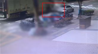 大貨車猛撞機車　騎士遭輾斃瞬間畫面曝光