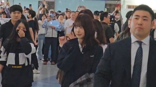 小港機場被擠爆！LE SSERAFIM、IVE現身