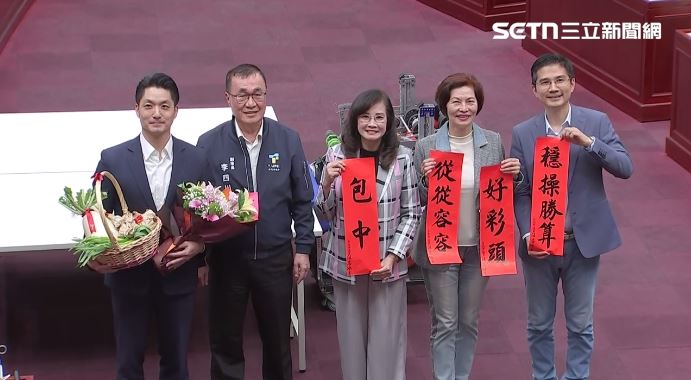 秦慧珠邀蔣萬安一起送花感謝李四川（圖／翻攝畫面）