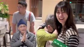 林逸欣媽媽看見老公忍不住淚崩。（圖／翻攝自林逸欣臉書）