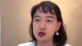 江大成模仿媽媽徐薇妝容。（圖／翻攝自IG）