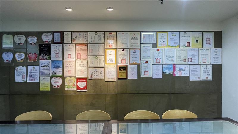 李丞軒博士30年來投身公益，獲得許多公益團體的肯定與感謝，他說：「媒體不應僅是商業工具，更應成為讓善意被看見、讓議題被理解、讓行動被啟動的催化劑。」(圖／合和集團提供)