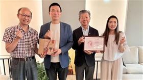 戶外媒體先行者與媒體公司創辦人李丞軒，以廣告燈箱照亮社會需求(圖／合和集團提供)