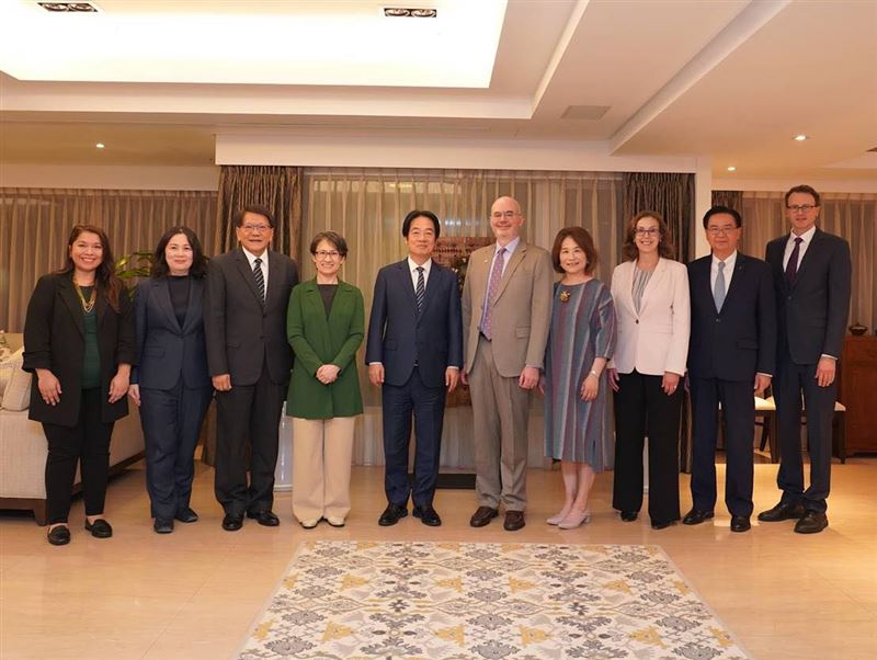 美國在台協會處長谷立言與總統賴清德、副總統蕭美琴、總統府秘書長潘孟安、國安會秘書長吳釗燮年末餐敘（圖／翻攝自美國在台協會臉書）