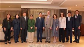 美國在台協會處長谷立言與總統賴清德、副總統蕭美琴、總統府秘書長潘孟安、國安會秘書長吳釗燮年末餐敘（圖／翻攝自美國在台協會臉書）