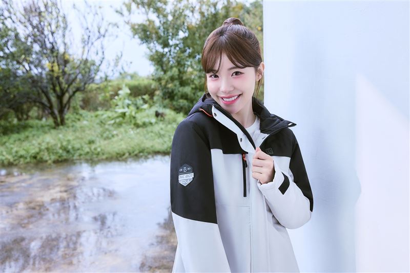 不為合作勉強，而是真心喜歡！李多慧示範將 ONE BOY 自然融入台灣生活。(圖／業者提供)