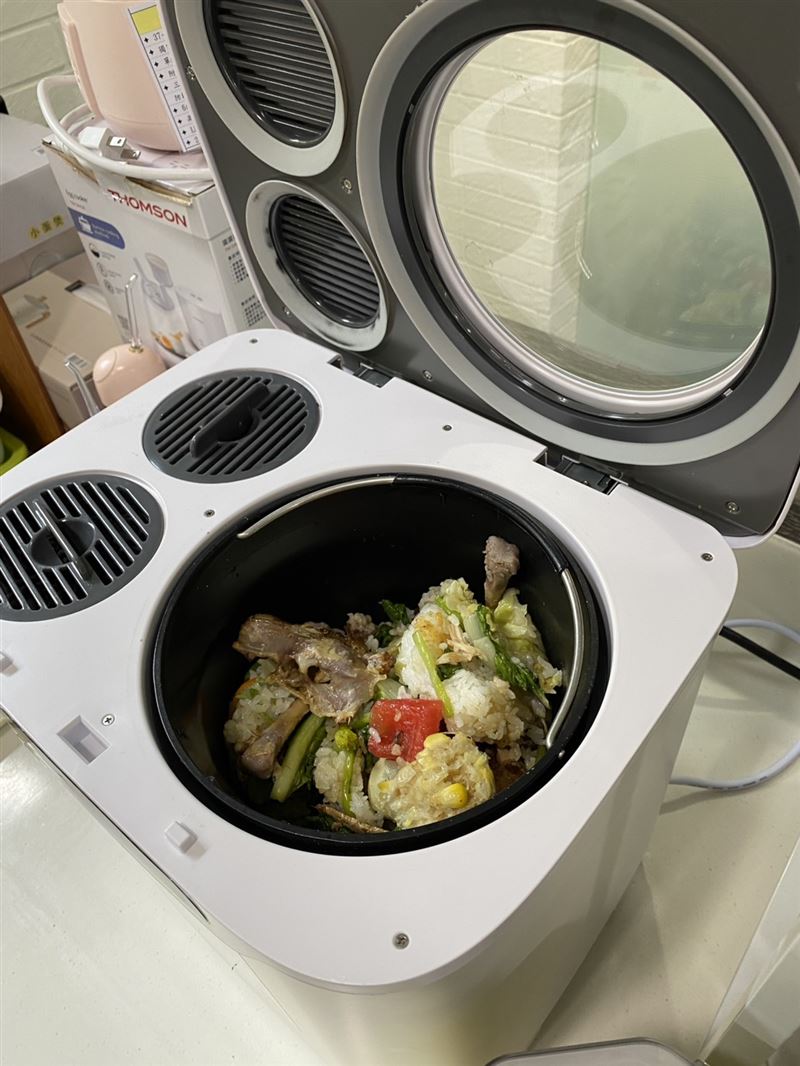 乾燥研磨型廚餘機能大幅減少廚餘體積並去除水份和異味。（圖／品牌業者提供）