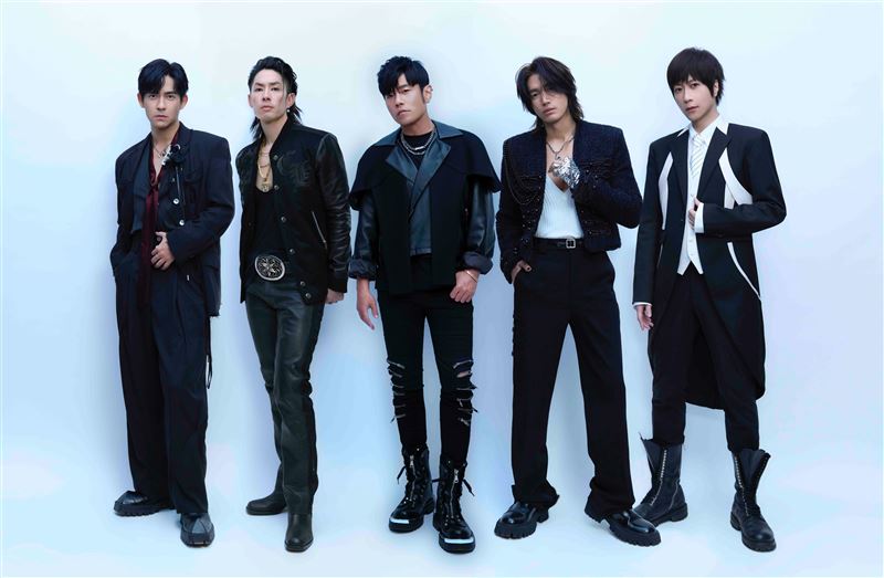 周杰倫、言承旭、吳建豪、周渝民、五月天阿信神級合唱新曲〈恆星不忘Forever Forever〉。（圖／相信音樂提供）