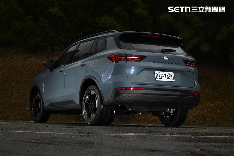 Ford Territory 1.5T Per4mance Hybrid蒼穹藍車色。（圖／記者鍾釗榛攝）