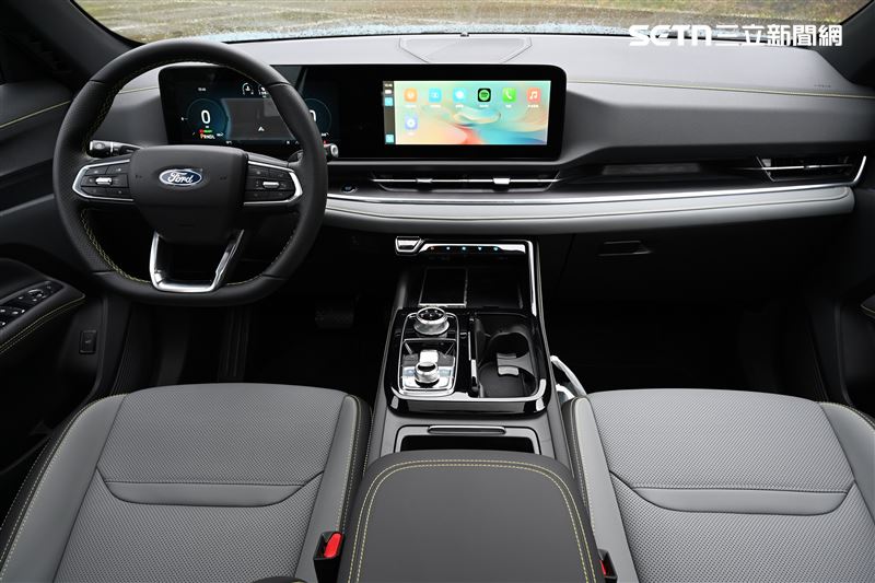 中控台高度較低、具備更好的視野。（圖／記者鍾釗榛攝）