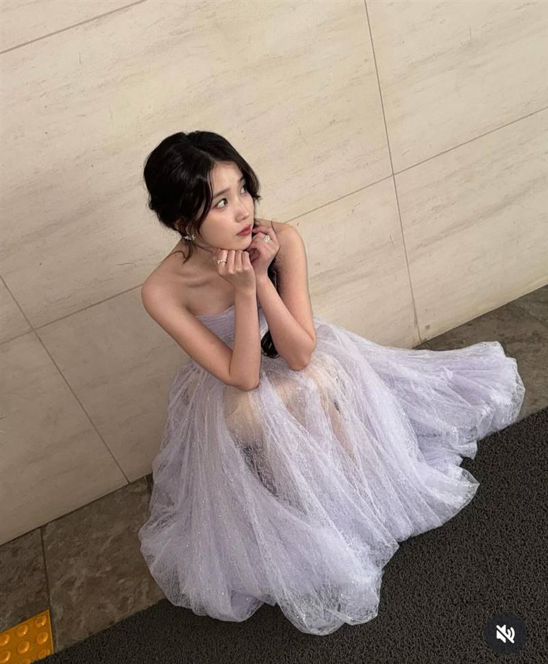 IU準備參加AAA頒獎典禮。（圖／翻攝自IG）