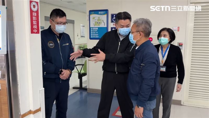 宜蘭代理縣長林茂盛也趕到醫院了解狀況。（圖／記者黃國瑞攝影）