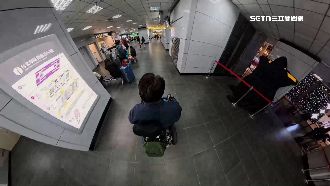 北車動線不友善　輪椅族上下樓如障礙賽