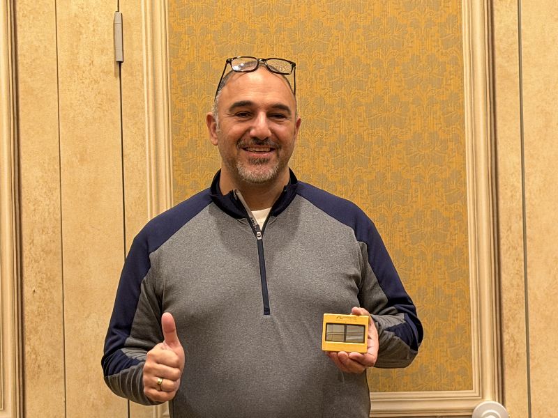 雲端大廠AWS高層布沙拉（Nafea Bshara）4日受訪暢談與台灣供應鏈的緊密關係，直言對晶圓代工廠台積電的產能需求「極強」（going to the roof），希望台積電能生產更多晶片給所有人