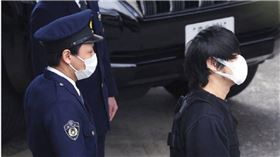 涉嫌槍殺前日本首相安倍晉三的前海上自衛隊隊員山上徹也（右）。（圖／達志／美聯社）