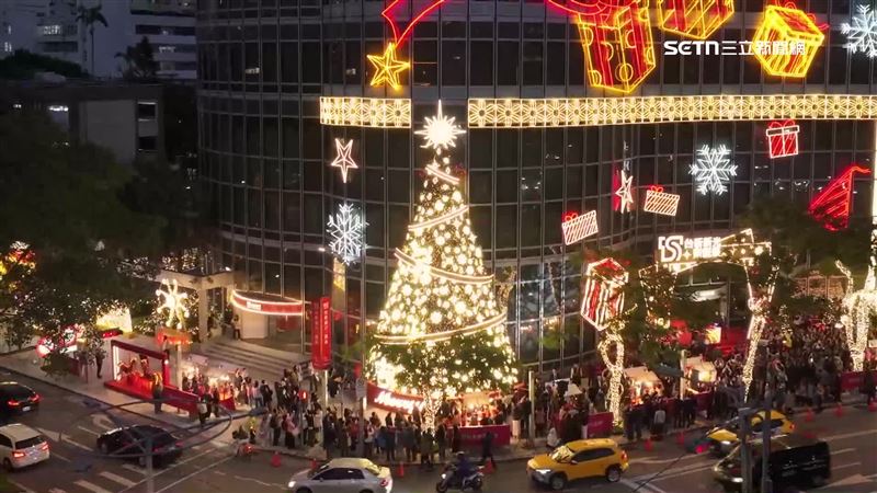 金控合併首次聖誕點燈　飄下「浪漫雪花」