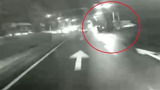 宜蘭24歲警遭撞飛！行車紀錄器畫面曝光