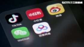 滑手機,小紅書。（圖／資料照）