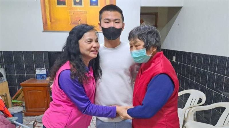 鹹粥嬤含淚迎孫返台 他曝赴中遭詐經歷