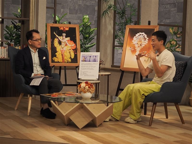 主持人鄭弘儀讚嘆妮妃雅的成就很了不起，堪稱是台灣人的驕傲。 （圖／三立提供）