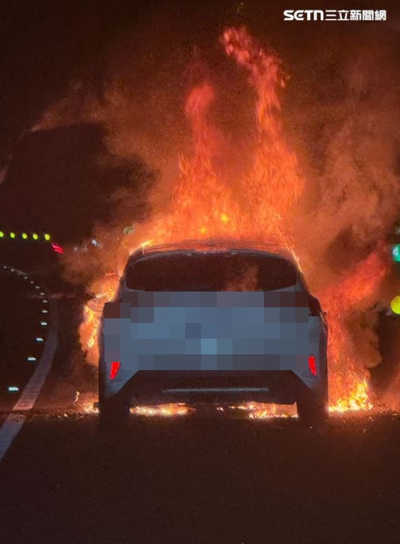 國道10號東向25.4公里處，屏東里港路段；昨晚（5日）發生恐怖火燒車案。（圖／翻攝畫面）