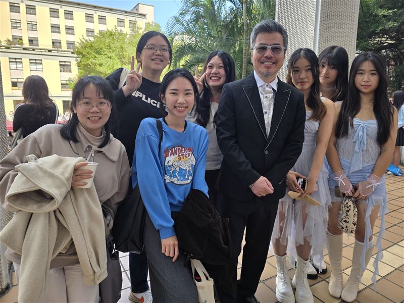 黃國倫6日出席中山女高128周年校慶活動。(圖/寇乃馨提供)