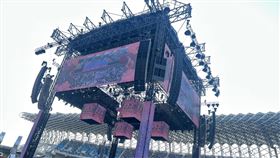 AAA頒獎典禮，沿用先前 TWICE 演唱會的 360 度四面舞台。（圖／讀者提供）