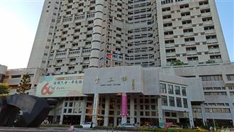 警遭車撞飛轉院　北榮曝傷勢：無臟器外露