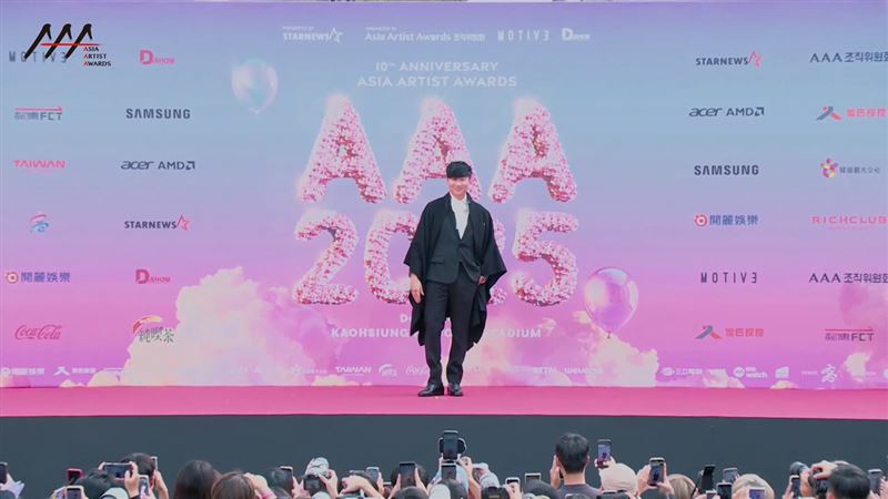 林俊傑登AAA紅毯。(圖/翻攝自LINE TV)