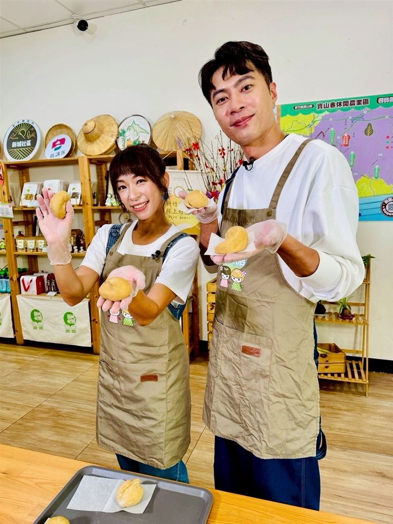 段慧琳、余思達一起搭檔。（圖／民視提供）