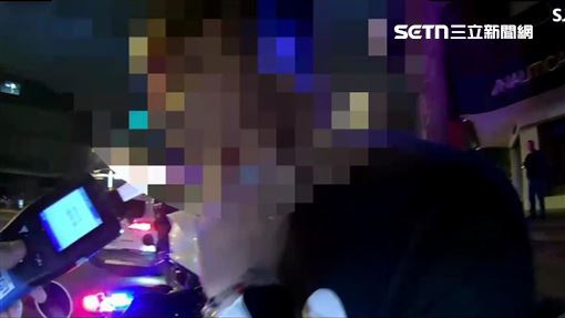 包手男車停馬路熟睡　警破窗叫人查獲酒駕