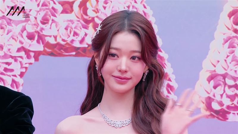 張員瑛AAA紅毯合體李俊昊　白紗現身超仙