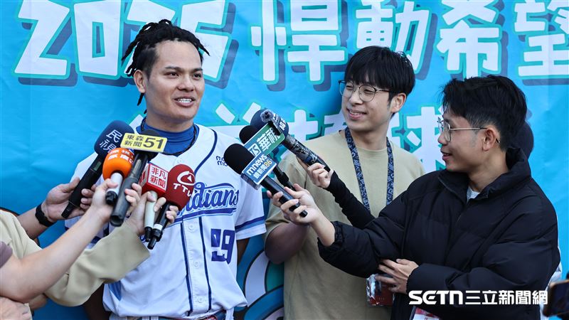 小球員問「你跟陳傑憲誰強?」張育成秒答