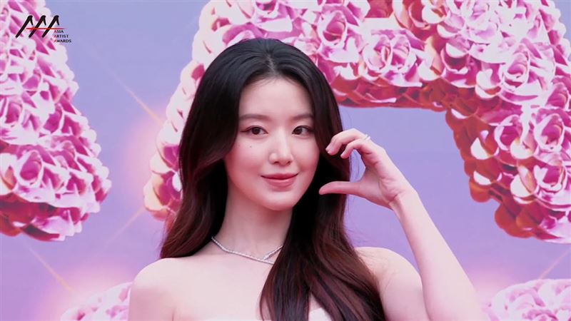 舒華登場。(圖/翻攝自LINE TV)