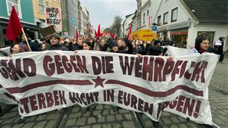 德通過擴大志願役　18歲青年將強制填問卷