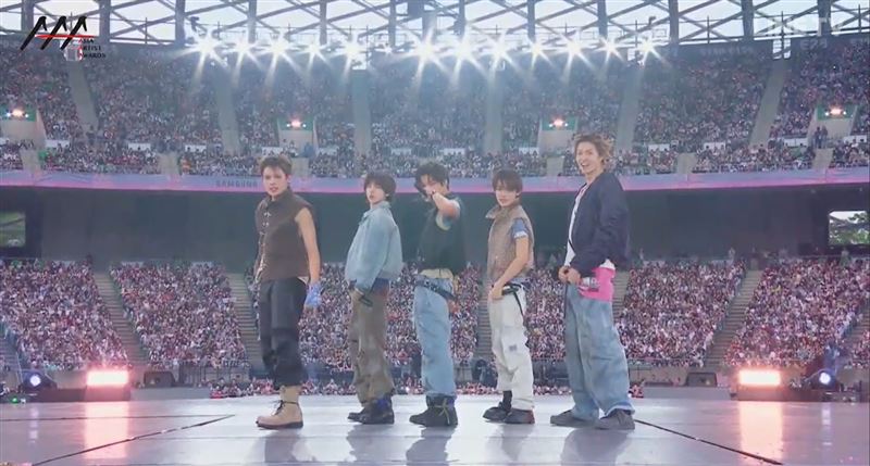 CORTIS登上AAA的表演舞台。(圖/翻攝自LINE TV)